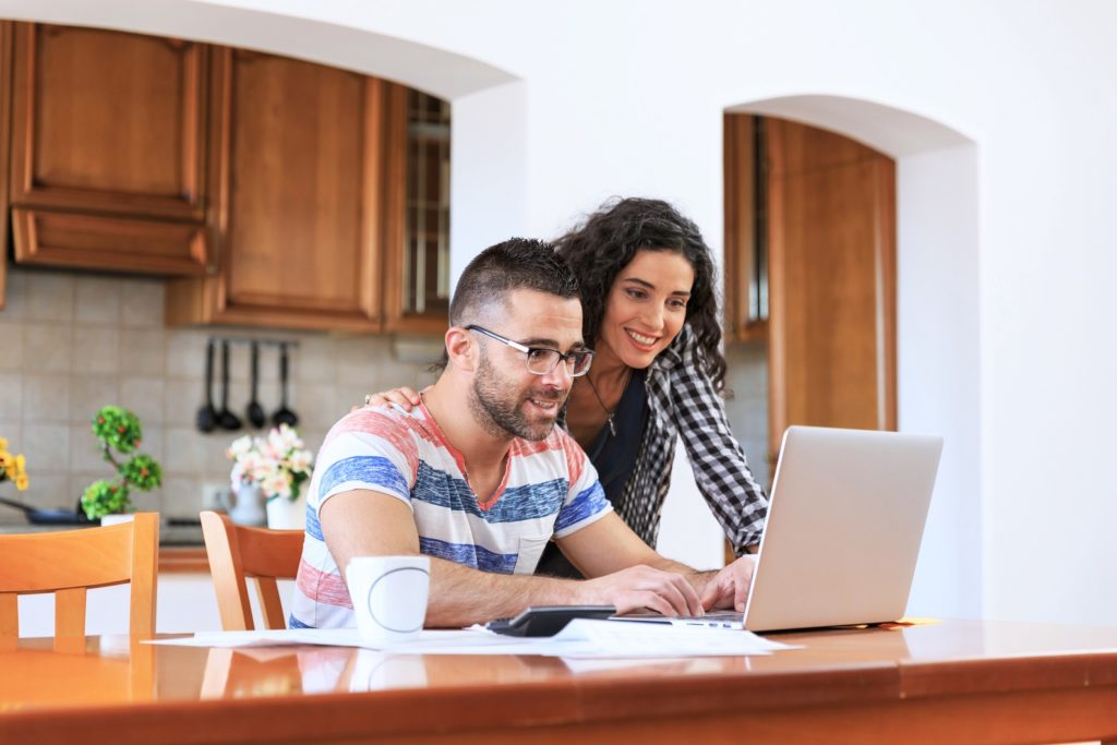 couple hunting houses online